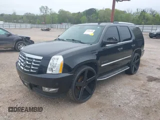 2010 Cadillac Escalade z VIN 1GYUCAEF1AR264105, wystawiony jako IAAI lot #41882488 z przebiegiem 190 113 mil mil oraz . Historia ofert i sprzedaży dostępna na DreamBid. Obrazek 23.