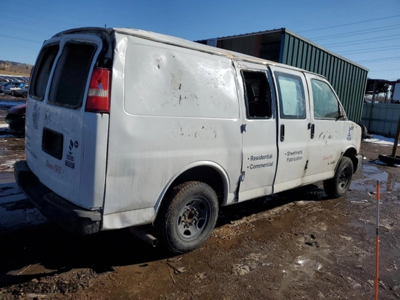 2005 Chevrolet Express Cargo Van with VIN 1GCGG25V651264142, listed as a Copart auction lot 88455815 with 244,162 mi miles and Salvage Title. Bid and sale history available at carsss.com. Image 3.