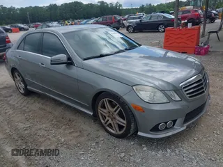 2010 Mercedes-Benz E 350 Luxury z VIN WDDHF5GB9AA080194, wystawiony jako IAAI lot #42390945 z przebiegiem 255 277 mil mil oraz . Historia ofert i sprzedaży dostępna na DreamBid. Obrazek 1.