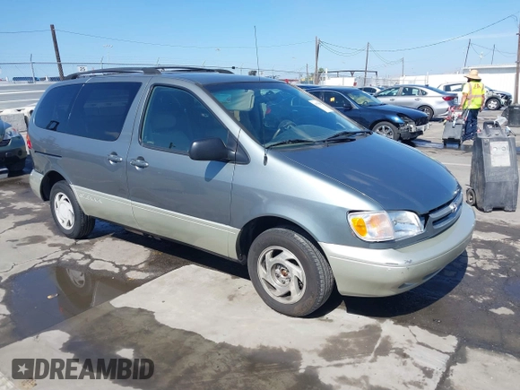 1999 Toyota Sienna LE with VIN 4T3ZF13C5XU099020, listed as a IAAI auction lot 41709287 with 206,884 mi miles. Bid and sale history available at carsss.com. Image 1.