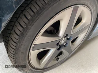 2020 Toyota Prius L Eco z VIN JTDKARFU6L3125057, wystawiony jako IAAI lot #42376871 z przebiegiem 138 095 mil mil oraz . Historia ofert i sprzedaży dostępna na DreamBid. Obrazek 1.