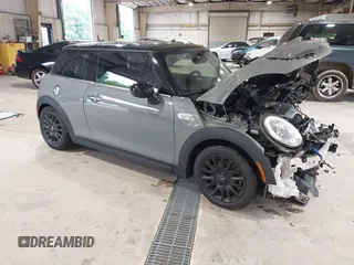 2018 MINI Hardtop Cooper S z VIN WMWXP7C59J2A48175, wystawiony jako IAAI lot #42253106 z przebiegiem 74 057 mil mil oraz . Historia ofert i sprzedaży dostępna na DreamBid. Obrazek 1.
