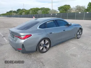 2024 BMW i4 eDrive35 z VIN WBY43AW00RFT13208, wystawiony jako IAAI lot #41191478 z przebiegiem 9 638 mil mil oraz . Historia ofert i sprzedaży dostępna na DreamBid. Obrazek 4.