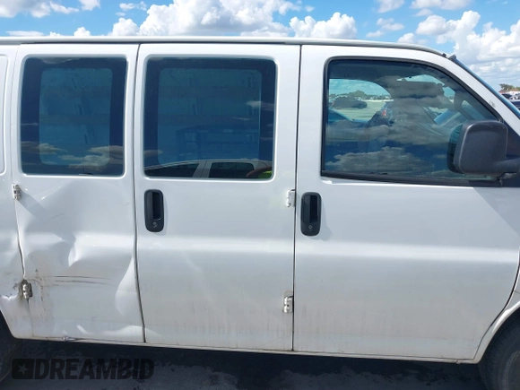 2017 GMC Savana Cargo Van with VIN 1GTW7AFF1H1913587, listed as a IAAI auction lot 40216941 with 269,708 mi miles. Bid and sale history available at carsss.com. Image 18.
