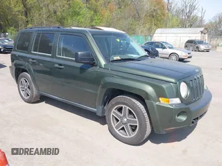 2008 Jeep Patriot Sport with VIN 1J8FF28W98D785130, listed as a IAAI auction lot 42069574 with 180,092 mi miles. Bid and sale history available at carsss.com. Image 1.