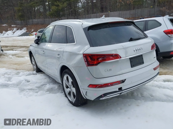 2021 Audi Q5 Prestige with VIN WA1CAAFY2M2096909, listed as a IAAI auction lot 40746125 with 10,025 mi miles. Bid and sale history available at carsss.com. Image 3.