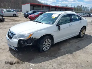 2014 Chrysler 200 Limited z VIN 1C3CCBCGXEN152570, wystawiony jako IAAI lot #41901310 z przebiegiem 135 752 mil mil oraz . Historia ofert i sprzedaży dostępna na DreamBid. Obrazek 20.