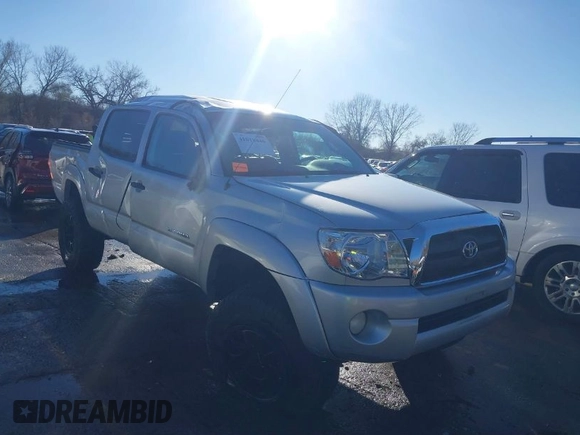 2008 Toyota Tacoma z VIN 5TELU42NX8Z519344, wystawiony jako IAAI lot #41018446 z przebiegiem 283 409 mil mil oraz . Historia ofert i sprzedaży dostępna na DreamBid. Obrazek 1.