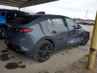2024 Mazda 3 S Carbon Edition z VIN JM1BPBLM2R1709549, wystawiony jako Copart lot #46490235 z przebiegiem 32 448 mil mil oraz Szkoda całkowita • Salvage title. Historia ofert i sprzedaży dostępna na DreamBid. Obrazek 3.