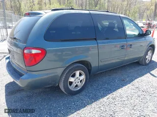 2005 Dodge Caravan SXT with VIN 2D4GP44L95R324232, listed as a IAAI auction lot 42056320 with 200,459 mi miles. Bid and sale history available at carsss.com. Image 4.