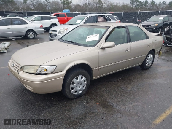 1997 Toyota Camry LE z VIN 4T1BG22K9VU786181, wystawiony jako IAAI lot #41610928 z przebiegiem 338 829 mil mil oraz . Historia ofert i sprzedaży dostępna na DreamBid. Obrazek 2.
