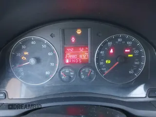 2007 Volkswagen Jetta 2.5 z VIN 3VWRG71K37M029136, wystawiony jako IAAI lot #41291108 z przebiegiem 219 980 mil mil oraz . Historia ofert i sprzedaży dostępna na DreamBid. Obrazek 7.
