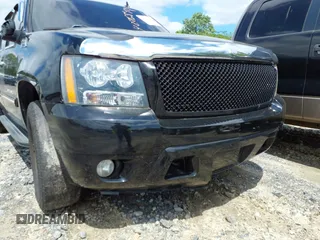 2008 Chevrolet Avalanche LTZ z VIN 3GNFK12318G241601, wystawiony jako IAAI lot #42268422 z przebiegiem 154 345 mil mil oraz . Historia ofert i sprzedaży dostępna na DreamBid. Obrazek 16.