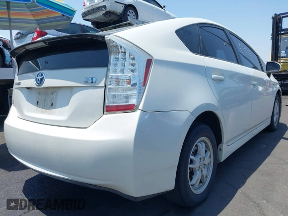 2010 Toyota Prius II z VIN JTDKN3DU7A0206653, wystawiony jako IAAI lot #42443900 z przebiegiem 175 165 mil mil oraz . Historia ofert i sprzedaży dostępna na DreamBid. Obrazek 4.