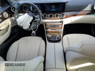 2022 Mercedes-Benz E 350 z VIN W1KZF8EB7NB038941, wystawiony jako Copart lot #45386235 z przebiegiem 13 318 mil mil oraz Szkoda całkowita • Salvage title. Historia ofert i sprzedaży dostępna na DreamBid. Obrazek 8.