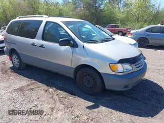 2002 Toyota Sienna CE with VIN 4T3ZF19C02U422910, listed as a IAAI auction lot 41815071 with 267,488 mi miles. Bid and sale history available at carsss.com. Image 1.