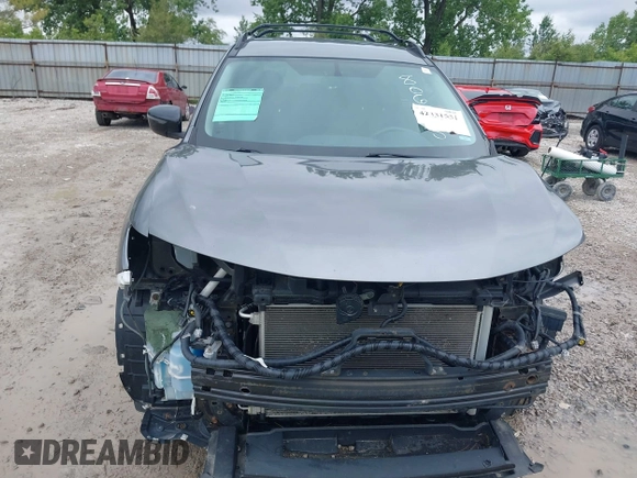 2017 Nissan Rogue SL z VIN 5N1AT2MVXHC806723, wystawiony jako IAAI lot #42331531 z przebiegiem 103 565 mil mil oraz . Historia ofert i sprzedaży dostępna na DreamBid. Obrazek 11.
