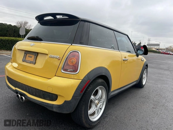 2007 MINI Hardtop S with VIN WMWMF73507TL90586, listed as a Copart auction lot 54109915 with 50,695 mi miles and Clean Title. Bid and sale history available at DreamBid. Image 4.