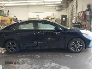 2024 Kia Forte LXS z VIN 3KPF24AD1RE758415, wystawiony jako IAAI lot #41227094 z przebiegiem 11 615 mil mil oraz . Historia ofert i sprzedaży dostępna na DreamBid. Obrazek 6.