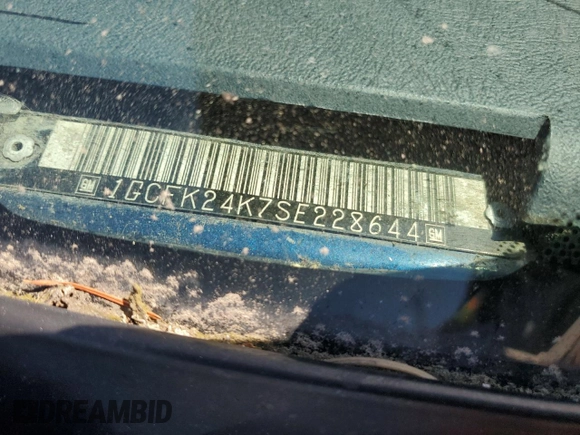 1995 Chevrolet Silverado 2500 z VIN 1GCFK24K7SE228644, wystawiony jako Copart lot #57244755 z przebiegiem 241 137 mil mil oraz Szkoda całkowita • Salvage title. Historia ofert i sprzedaży dostępna na DreamBid. Obrazek 12.
