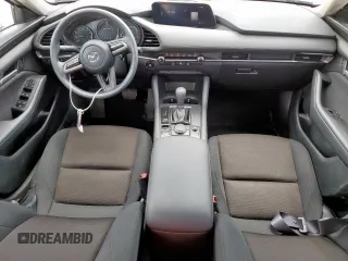 2021 Mazda 3 S z VIN JM1BPAAL3M1321131, wystawiony jako Copart lot #63148205 z przebiegiem 9 910 mil mil oraz Szkoda całkowita • Salvage title. Historia ofert i sprzedaży dostępna na DreamBid. Obrazek 8.