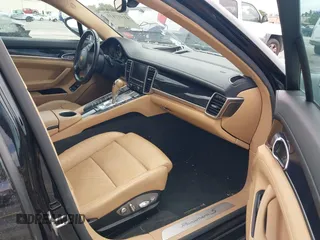 2015 Porsche Panamera S E-Hybrid z VIN WP0AD2A72FL040703, wystawiony jako IAAI lot #41937431 z przebiegiem 77 933 mil mil oraz . Historia ofert i sprzedaży dostępna na DreamBid. Obrazek 5.