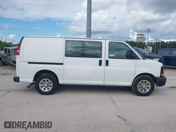 2013 Chevrolet Express Cargo z VIN 1GCSGAFX1D1178983, wystawiony jako IAAI lot #42161794 z przebiegiem 203 985 mil mil oraz . Historia ofert i sprzedaży dostępna na DreamBid. Obrazek 13.