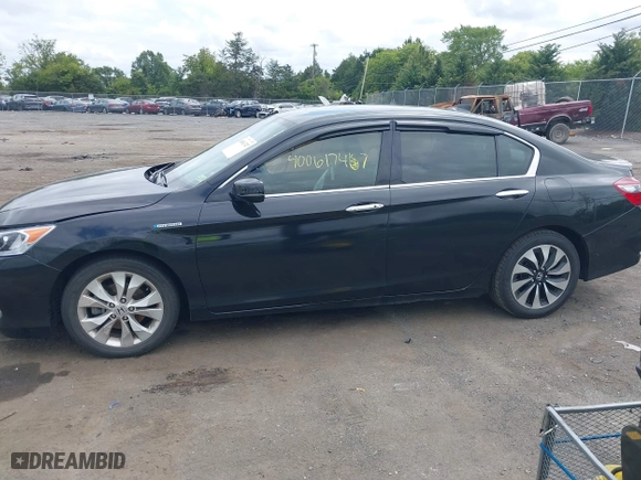 2017 Honda Accord Hybrid with VIN JHMCR6F33HC010926, listed as a IAAI auction lot 40061747 with 184,770 mi miles. Bid and sale history available at carsss.com. Image 14.