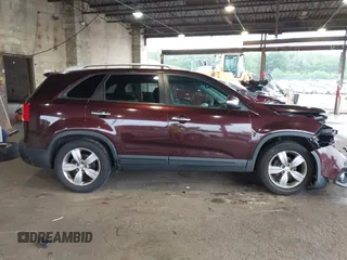 2012 Kia Sorento EX z VIN 5XYKU4A25CG304508, wystawiony jako IAAI lot #42461847 z przebiegiem 20 016 mil mil oraz . Historia ofert i sprzedaży dostępna na DreamBid. Obrazek 13.