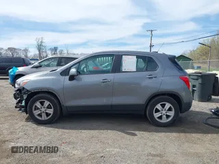 2020 Chevrolet Trax LS with VIN 3GNCJKSB2LL326823, listed as a IAAI auction lot 42103386 with 33,241 mi miles and . Bid and sale history available at carsss.com. Image 15.