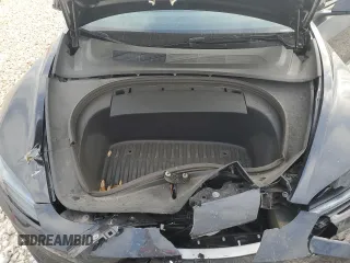 2024 Tesla Model 3 z VIN 5YJ3E1EAXRF741132, wystawiony jako Copart lot #47823795 z przebiegiem 25 183 mil mil oraz Szkody całkowita. Historia ofert i sprzedaży dostępna na DreamBid. Obrazek 13.