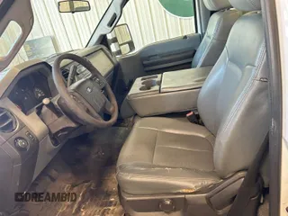 2016 Ford F-250 XL z VIN 1FDBF2A63GEB56676, wystawiony jako IAAI lot #42511153 z przebiegiem 312 650 mil mil oraz . Historia ofert i sprzedaży dostępna na DreamBid. Obrazek 1.