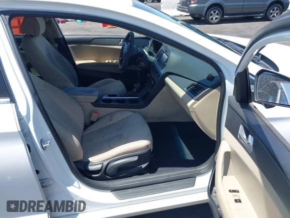 2016 Hyundai Sonata SE z VIN 5NPE24AF1GH412788, wystawiony jako IAAI lot #42391777 z przebiegiem 129 363 mil mil oraz . Historia ofert i sprzedaży dostępna na DreamBid. Obrazek 5.