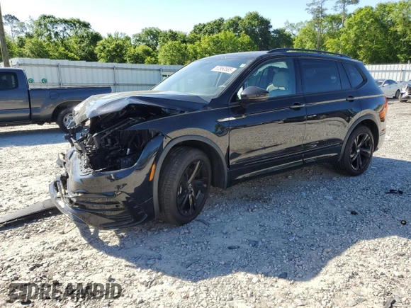 2024 Volkswagen Tiguan SE R-Line Black z VIN 3VVCB7AX9RM194728, wystawiony jako Copart lot #52960585 z przebiegiem 13 705 mil mil oraz Szkoda całkowita • Salvage title. Historia ofert i sprzedaży dostępna na DreamBid. Obrazek 1.