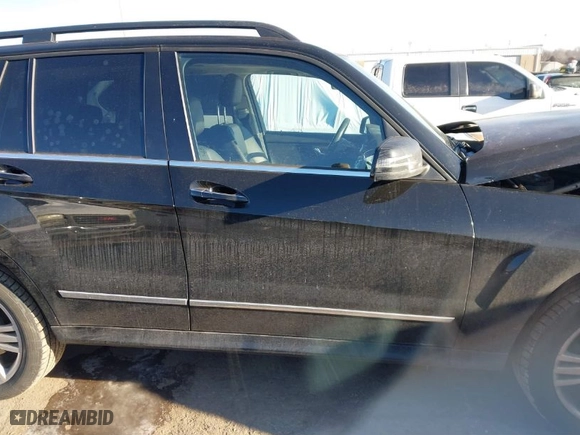 2015 Mercedes-Benz GLK-Class GLK 350 with VIN WDCGG8JB2FG438005, listed as a IAAI auction lot 41632090 with 60,389 mi miles. Bid and sale history available at carsss.com. Image 14.
