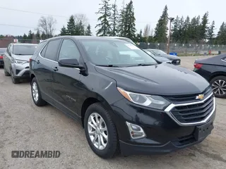 2020 Chevrolet Equinox LT z VIN 2GNAXKEV5L6142198, wystawiony jako IAAI lot #41765650 z przebiegiem 131 946 mil mil oraz . Historia ofert i sprzedaży dostępna na DreamBid. Obrazek 1.