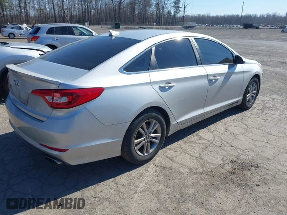 2015 Hyundai Sonata SE z VIN 5NPE24AF0FH161034, wystawiony jako IAAI lot #41640925 z przebiegiem 223 268 mil mil oraz . Historia ofert i sprzedaży dostępna na DreamBid. Obrazek 4.