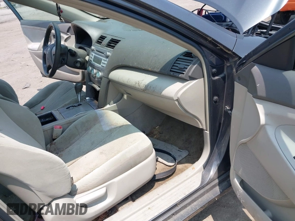 2007 Toyota Camry CE z VIN 4T1BE46K17U186575, wystawiony jako IAAI lot #42492280 z przebiegiem 184 813 mil mil oraz . Historia ofert i sprzedaży dostępna na DreamBid. Obrazek 5.
