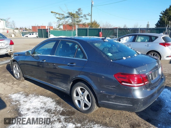 2016 Mercedes-Benz E 350 Luxury z VIN WDDHF8JB0GB284170, wystawiony jako IAAI lot #41269736 z przebiegiem 64 067 mil mil oraz . Historia ofert i sprzedaży dostępna na DreamBid. Obrazek 3.