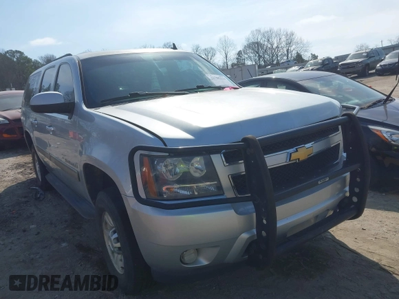 2013 Chevrolet Suburban LS z VIN 1GNWKLEGXDR305591, wystawiony jako IAAI lot #41785334 z przebiegiem 203 613 mil mil oraz . Historia ofert i sprzedaży dostępna na DreamBid. Obrazek 1.