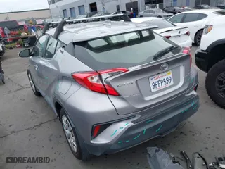 2020 Toyota C-HR LE with VIN JTNKHMBX8L1075302, listed as a IAAI auction lot 41892289 with 51,643 mi miles. Bid and sale history available at carsss.com. Image 3.