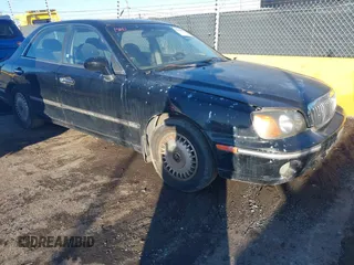 2001 Hyundai XG with VIN KMHFU45D41A114902, listed as a IAAI auction lot 41513812 with 171,704 mi miles and . Bid and sale history available at carsss.com. Image 1.