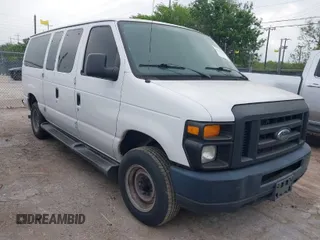 2014 Ford Econoline Passenger XL with VIN 1FBNE3BL7EDA33078, listed as a IAAI auction lot 41938472 with 191,745 mi miles. Bid and sale history available at carsss.com. Image 1.