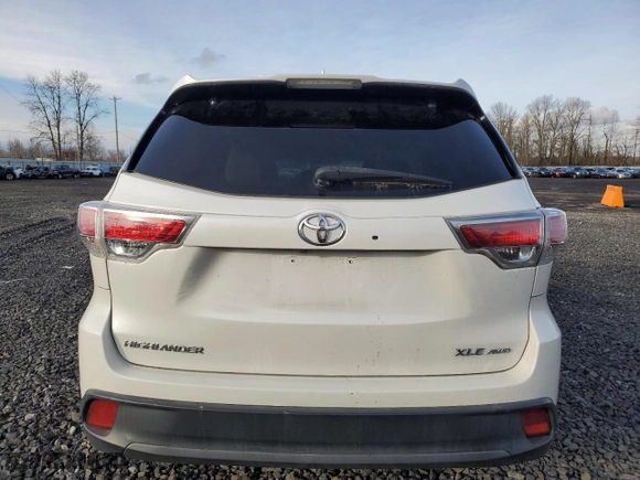 2014 Toyota Highlander XLE with VIN 5TDJKRFH2ES058289, listed as a Copart auction lot 46473015 with 105,169 mi miles and Salvage Title. Bid and sale history available at carsss.com. Image 6.