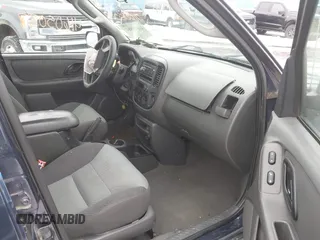 2003 Ford Escape XLS Popular with VIN 1FMYU92153KE01890, listed as a IAAI auction lot 41605087 with 109,411 mi miles. Bid and sale history available at carsss.com. Image 5.