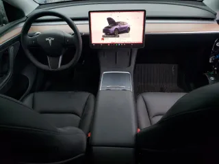 2025 Tesla Model Y Long Range z VIN 7SAYGDED9SF269767, wystawiony jako Copart lot #51588985 z przebiegiem 1 943 mil mil oraz Szkoda całkowita • Salvage title. Historia ofert i sprzedaży dostępna na DreamBid. Obrazek 8.