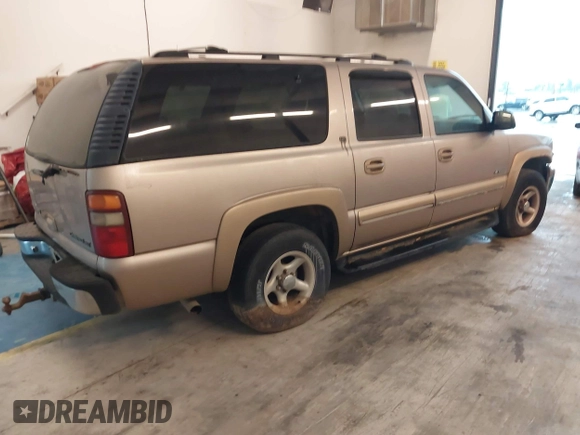 2000 Chevrolet Suburban LT with VIN 3GNFK16T0YG117085, listed as a IAAI auction lot 41982114 with 480,627 mi miles. Bid and sale history available at carsss.com. Image 4.