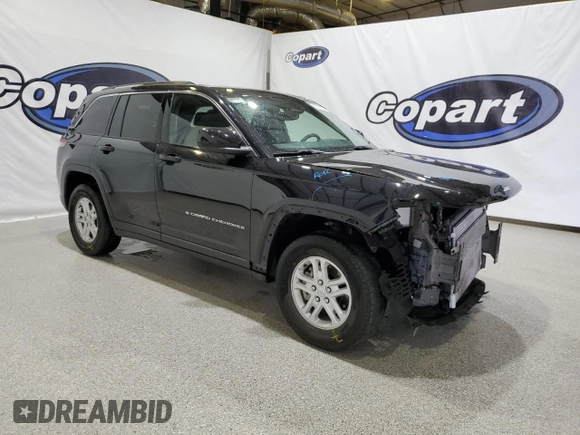 2024 Jeep Grand Cherokee Laredo with VIN 1C4RJHAG8RC715733, listed as a Copart auction lot 59886235 with 40,771 mi miles and Clean title. Bid and sale history available at DreamBid. Image 4.