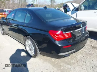 2010 BMW 7 Series 750Li z VIN WBAKB8C57ACY63545, wystawiony jako IAAI lot #41345511 z przebiegiem 110 189 mil mil oraz . Historia ofert i sprzedaży dostępna na DreamBid. Obrazek 3.