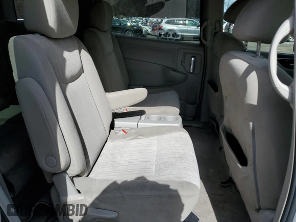 2016 Nissan Quest SV z VIN JN8AE2KP7G9151293, wystawiony jako Copart lot #48016985 z przebiegiem 171 691 mil mil oraz Czysty tytuł • Clean title. Historia ofert i sprzedaży dostępna na DreamBid. Obrazek 11.